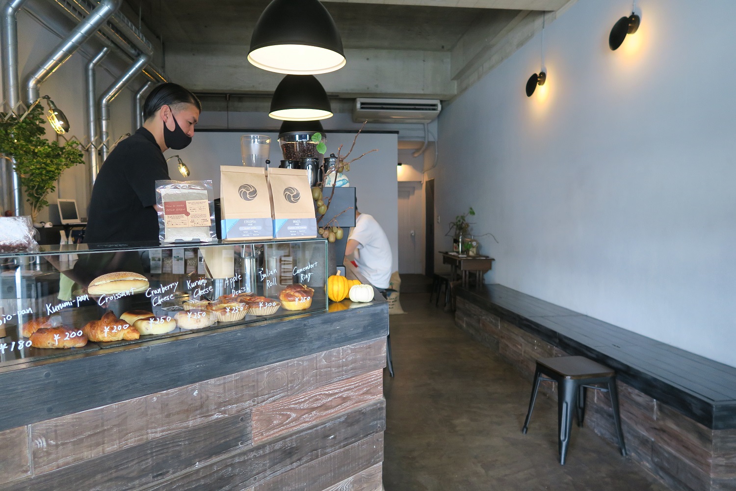 rokkan　COFFEE　CREATORSの店内の様子を撮影した写真