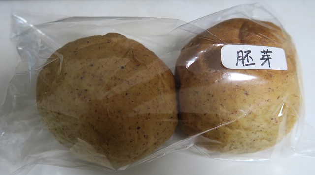 椰子並木の胚芽パンを撮影した写真