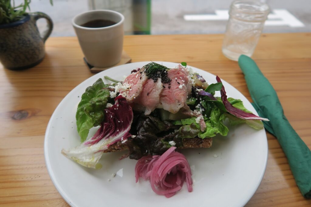 TODAY’S OPEN SANDWICH(ポーク）を撮影した写真