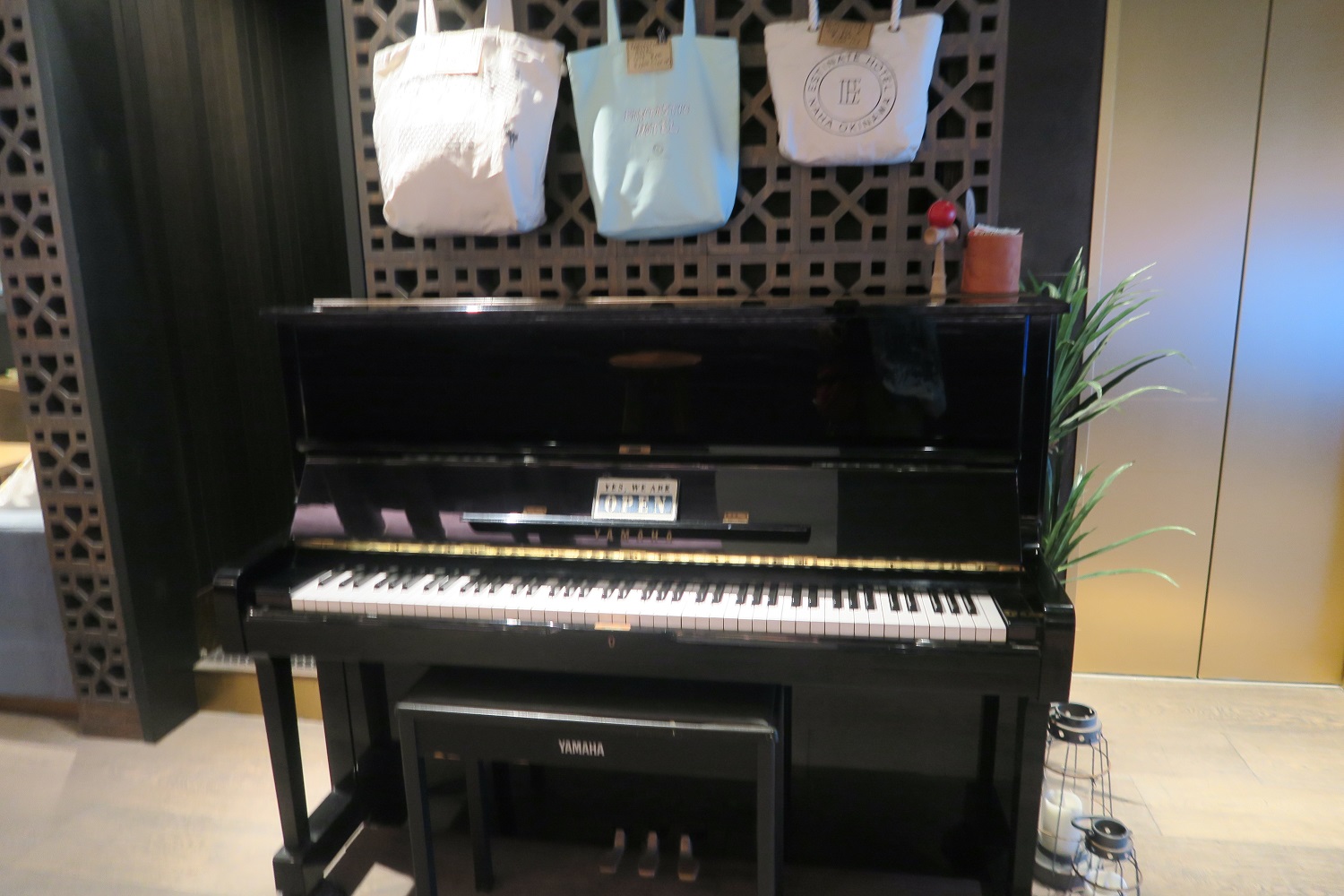 ESTINATE　HOTELのピアノを撮影した写真