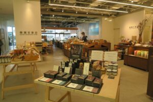 楽園百貨店の店内の様子を撮影した写真