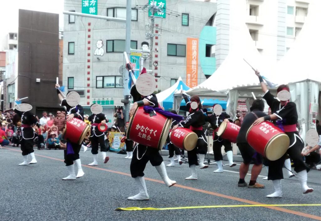 一万人エイサーの演舞を撮影した写真