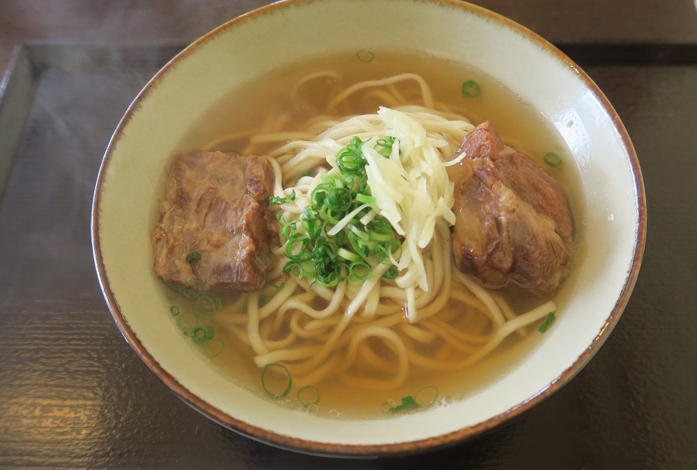 首里うかじ うかじそばの軟骨ソーキそばを撮影した写真