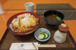 彦のかつ丼を撮影した写真
