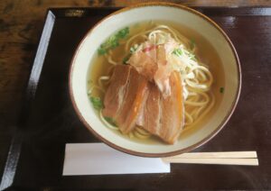 首里うかじ うかじそばの三枚肉そば