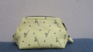 海猫商店のポーチを撮影した写真