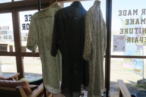 涼泉工作室のシャツを撮影した写真