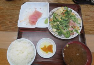 あやぐ食堂のゴーヤーチャンプルー定食を撮影した写真