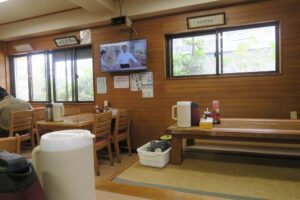 あ夜具食堂の小上りを撮影した写真