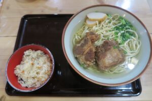 けんぱーのすばやのソーキすばを撮影した写真