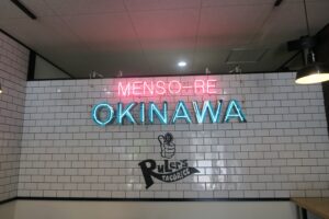 RuLer's TACORiCE真嘉比店のネオンサインを撮影した写真