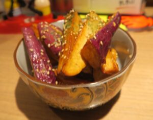 久茂地日本酒エビスのサツマイモのフライ