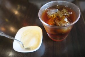 斎華房のデザートとドリンクを撮影した写真