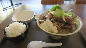 宮良そば那覇店の骨汁を撮影した写真