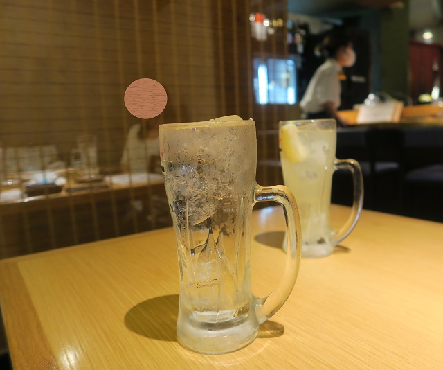 黒霧島の水割りとグレープフルーツサワーを撮影した写真