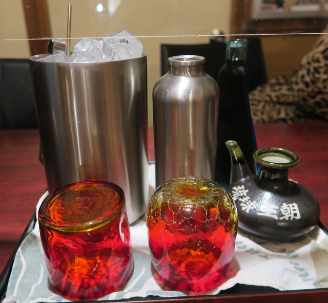 割烹常の泡盛セットとコーヒー泡盛を撮影した写真