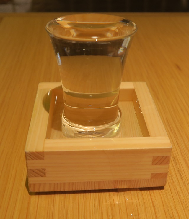 焼乃魚島の日本酒を撮影した写真