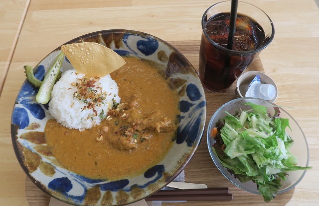 カメカメキッチンのバターチキンカレーセットを撮影した写真