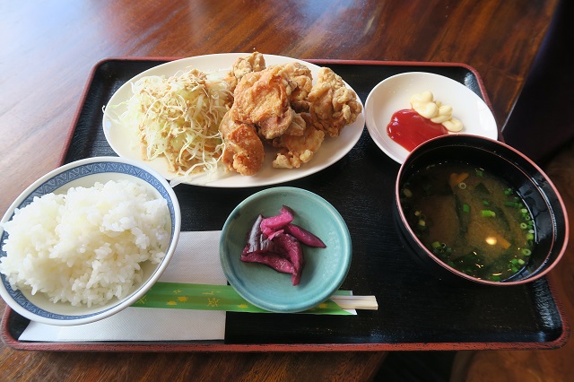 唐揚げ定食を撮影した写真