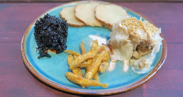 IZUMIYA OKINAWAのおつまみ3種盛りを撮影した写真