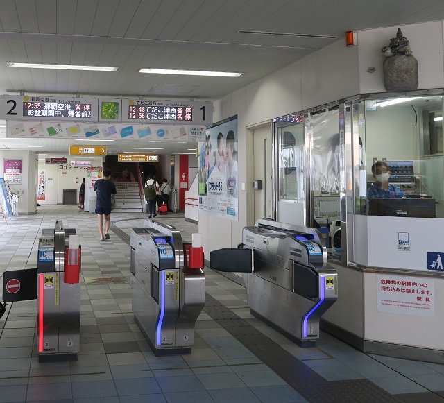 ゆいレールの改札口を撮影した写真