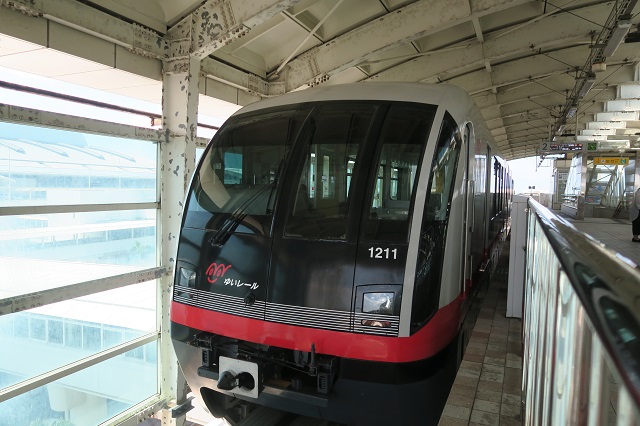 ゆいレールの車両を撮影した写真