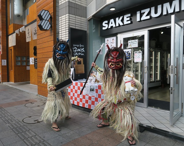 IZUMIYAの前にいたナマハゲを撮影した写真