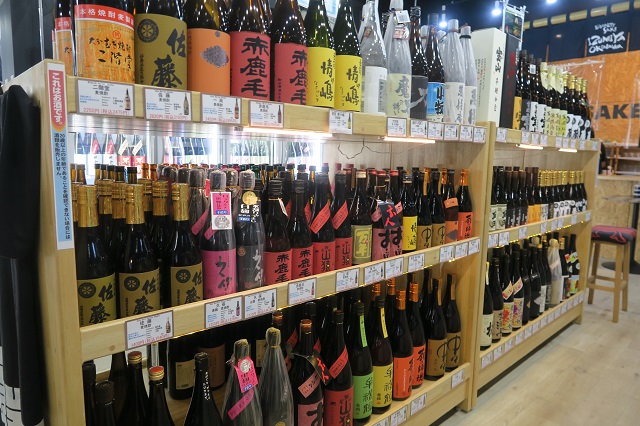 IZUMIYA OKINAWAの陳列を撮影した写真