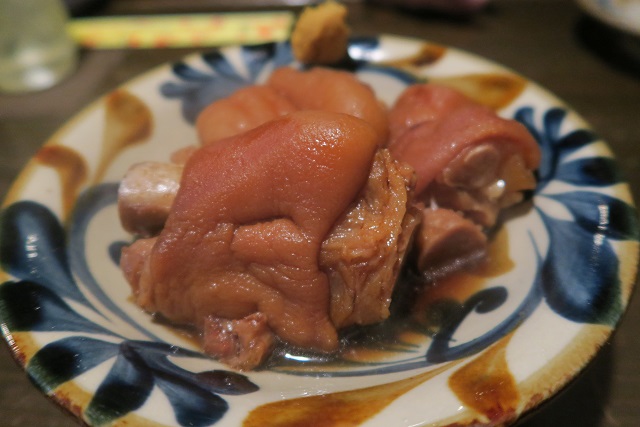 「ゆうなんぎい」のテビチの煮込みを撮影した写真