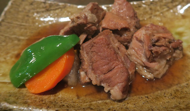 「ゆうなんぎい」のソーキの煮込みを撮影した写真