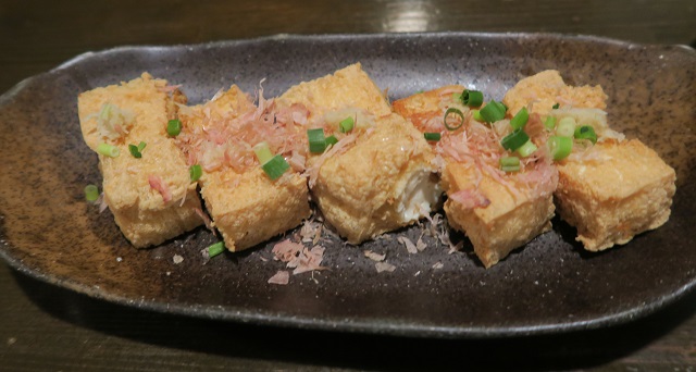 「ゆうなんぎい」の島豆腐の厚揚げを撮影した写真