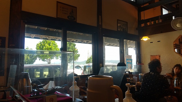 古民家食堂の店内の様子を撮影した写真