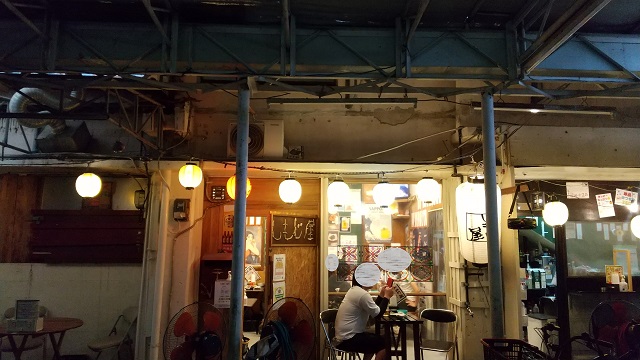 「しもじ屋」の外観を撮影した写真