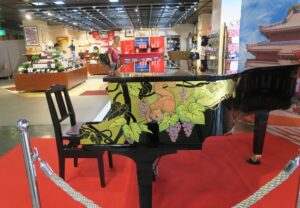 首里杜館のピアノを撮影した写真