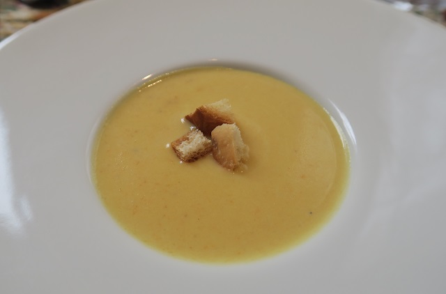 「La･ Miroir（ラ・ミロワール）」のスープを撮影した写真