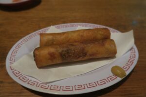「大衆中華とお酒の場　マカト」の春巻きを撮影した写真