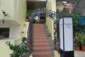 「La･ Miroir」の外観を撮影した写真