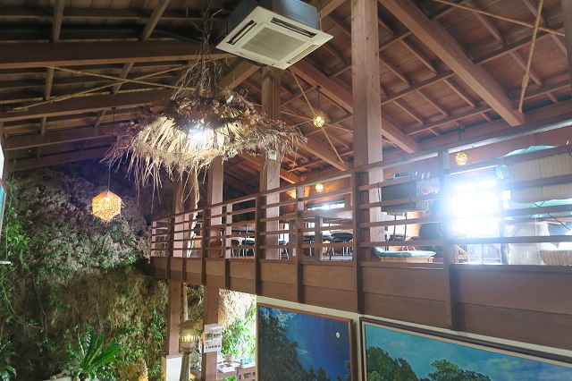 山の茶屋楽水の店内を撮影した写真