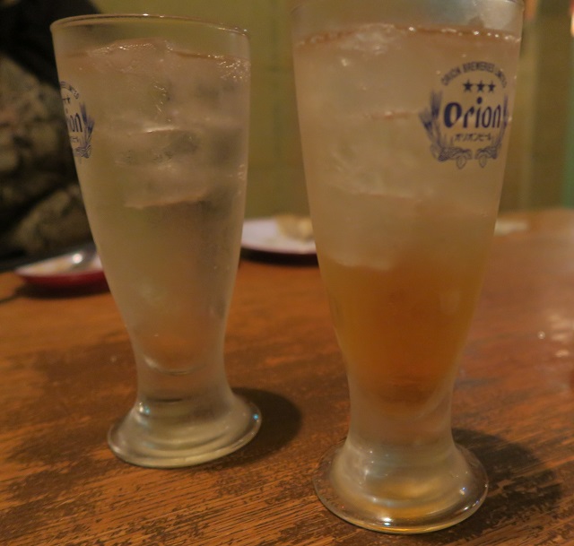 「大衆中華とお酒の場　マカト」の桂花陳酒と杏露酒を撮影した写真