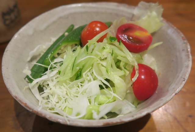 「カル・カフェ」の飲み放題のサラダを撮影した写真