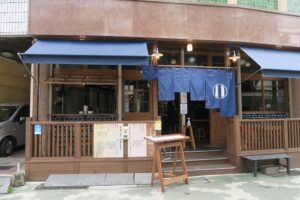 飯ト寿小やじの外観を撮影した写真