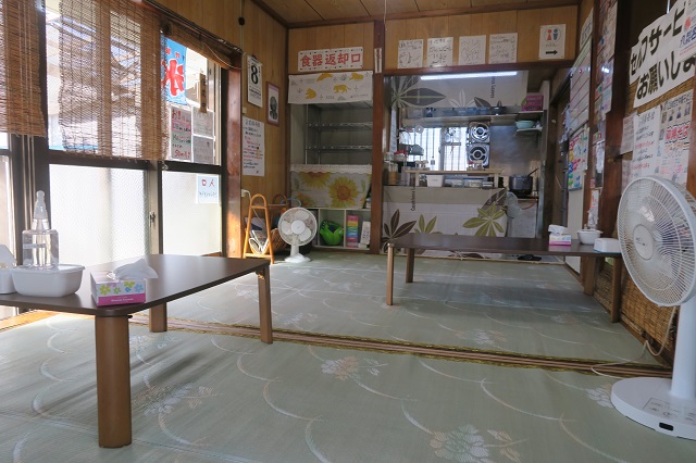 下地そばの店内を撮影した写真