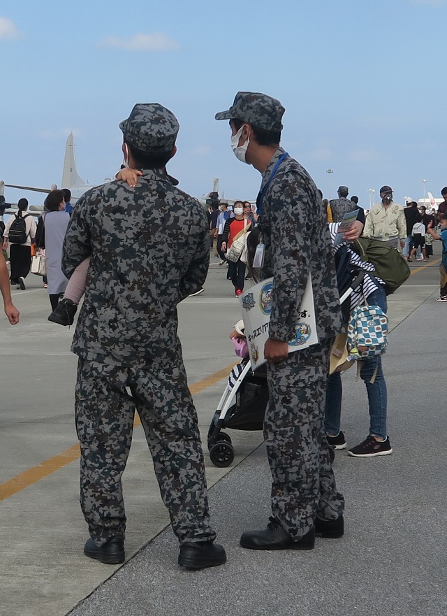 「美ら島エアーフェスタ」の自衛隊員を撮影した写真