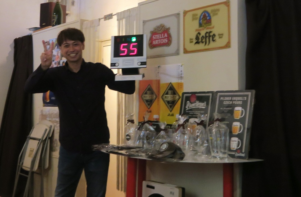 ビンゴゲームの様子を撮影した写真