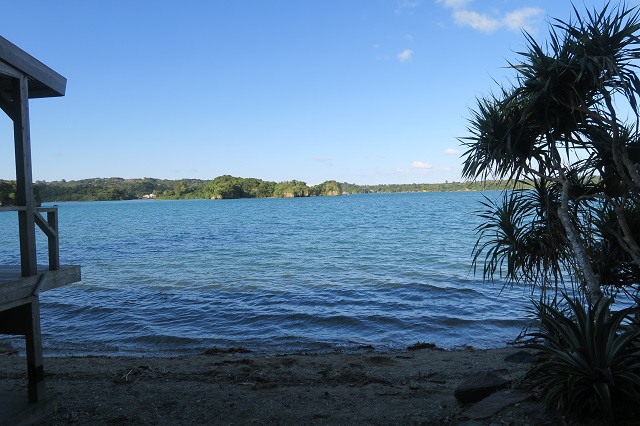 「fifi parlor」の目の前の海を撮影した写真