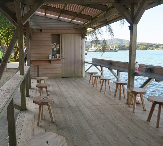 「fifi parlor」のデッキを撮影した写真