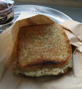 「fifi parlor」のツナメルトを撮影した写真