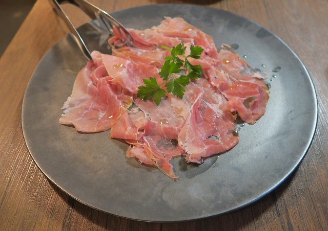 「ALGOS DELI×HAMBURG」の生ハムを撮影した写真