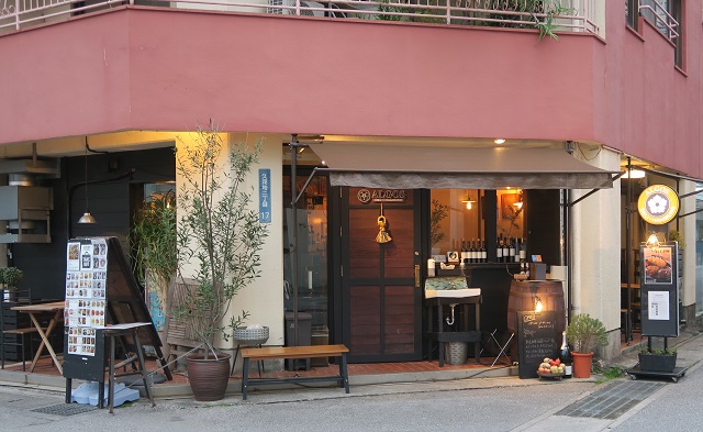 「ALGOS DELI×HAMBURG」の外観を撮影した写真