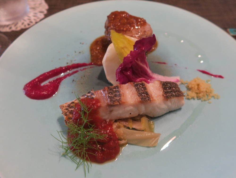 アドゥマンのメイン料理を撮影した写真